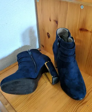 Botines azules tacón hebillas doradas T36