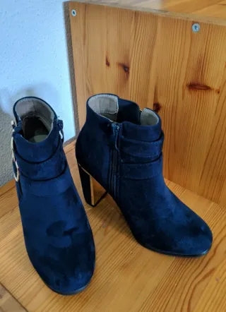 Botines azules tacón hebillas doradas T36