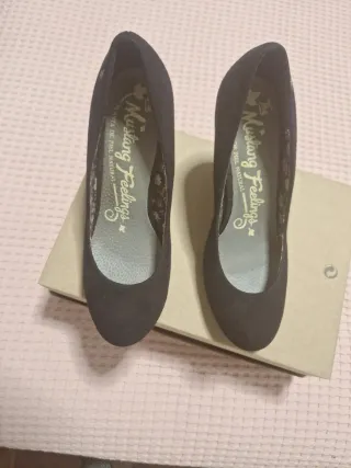 Zapatos de salón negros ante mustang