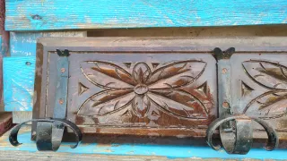 Perchero madera y metal tallado