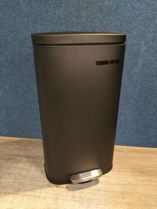 SONGMICS LTB03BK Cubo de basura 30L pedal negro