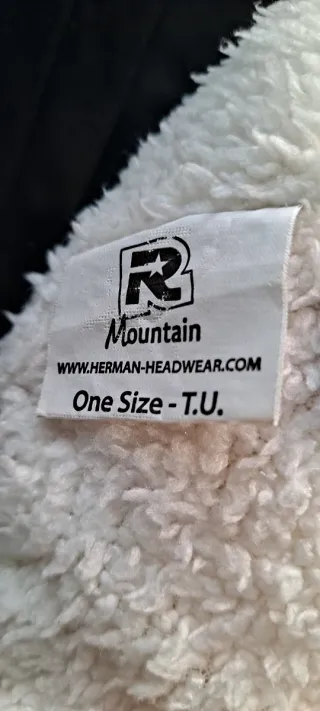 Gorro R Mountain invierno pompón