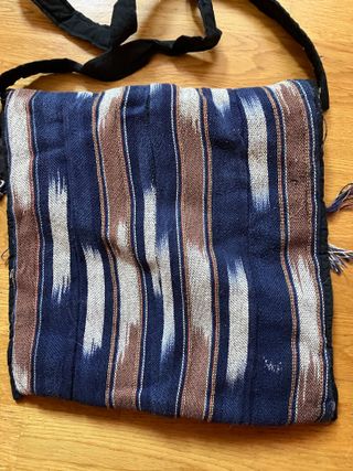 Bolso bandolera étnico flecos y abalorios