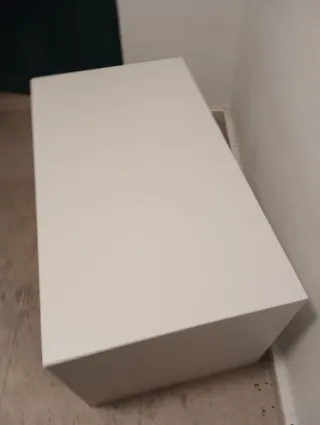 Mesa de salón blanca de madera