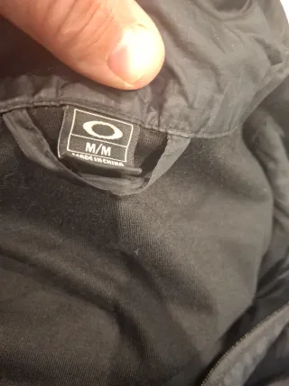 Chaqueta Oakley Ligera Negra