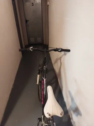 Bicicleta de decathlon mujer negra y rosa