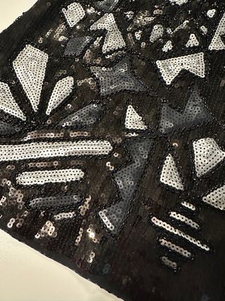 Falda de lentejuelas negra y plateada