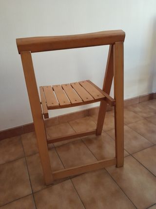 Silla plegable retro, vintage, de madera maciza.