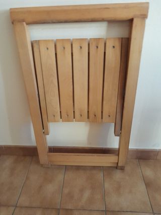 Silla plegable retro, vintage, de madera maciza.