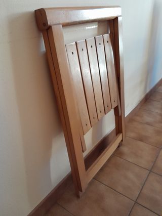 Silla plegable retro, vintage, de madera maciza.