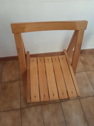 Silla plegable retro, vintage, de madera maciza.