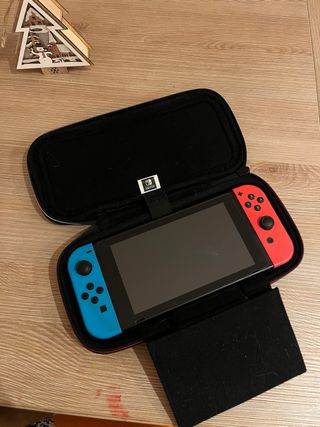 Nintendo Switch + Pokémon Púrpura