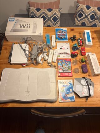 Nintendo Wii + Accesorios y Juegos