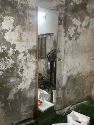 Espejo largo de madera y cristal