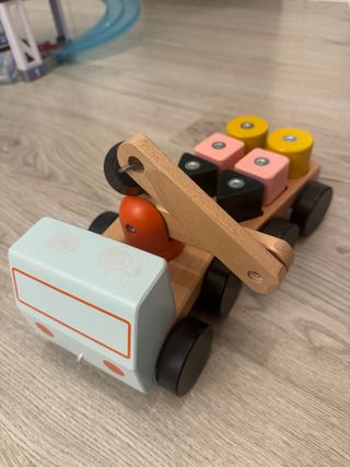 Coche de madera para niños