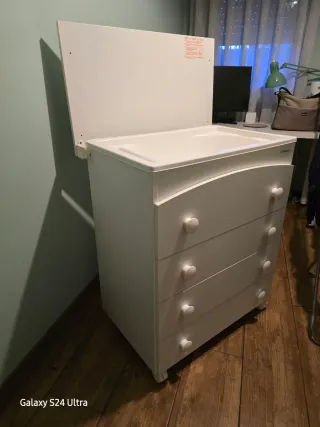 Cuna con bañera y cambiador