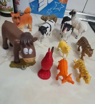 Figuras de animales de juguete