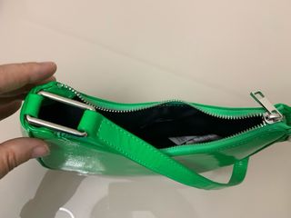 Bolso de hombro verde brillante
