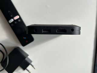 Xiaomi Mi Box con mando y cargador