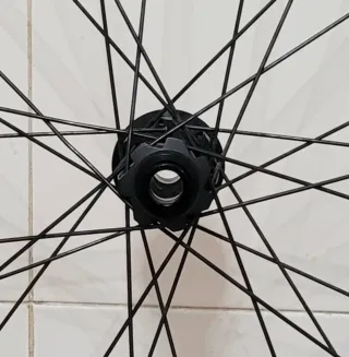 Rueda del. DT Swiss E1900 Spline 27.5" 15x100 CL