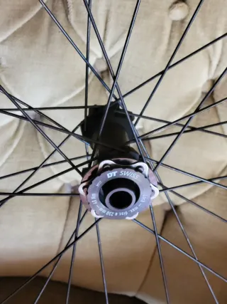 Rueda del. DT Swiss E1900 Spline 27.5" 15x100 CL