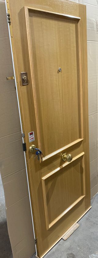 Puerta blindada, calidad, der. 4+4 llaves Ref: xx