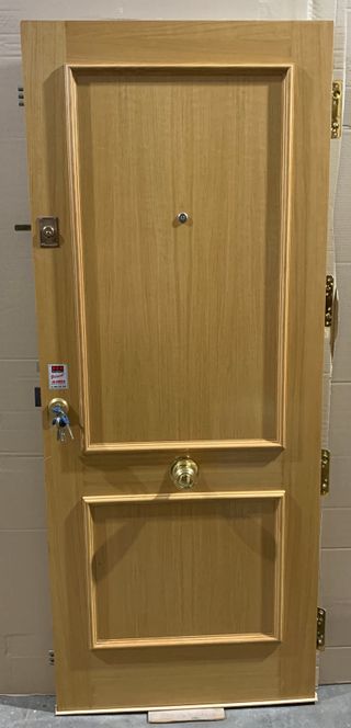 Puerta blindada, calidad, der. 4+4 llaves Ref: xx