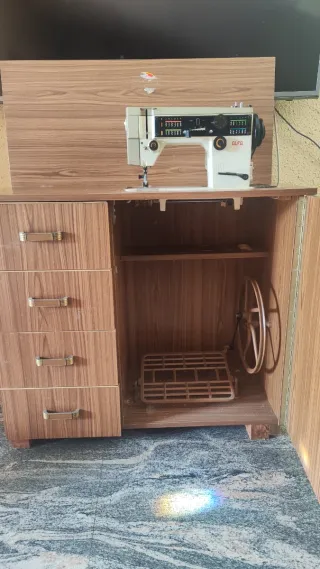 Máquina de coser Alfa