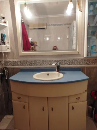 Mueble de baño con espejo