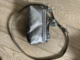 Bolso de hombro plateado. precio nuevo 25€