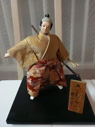 Figura Samurái Japonés con Espada