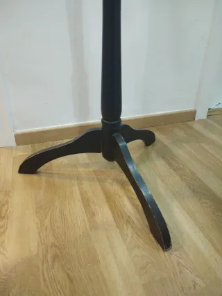 Perchero de pie de madera negro