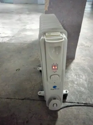 Calefactor eléctrico blanco