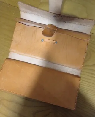 Cartera de piel para documentos.