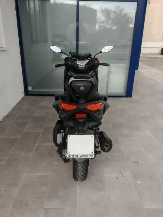Yamaha X-Max 300