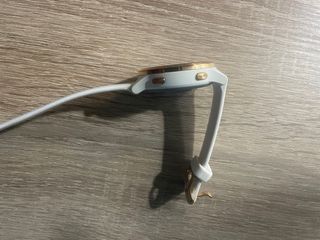 Reloj Garmin Vivoactive 4S Blanco y Oro Rosa