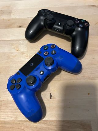 PS4 Slim 2 mandos y 4 juegos