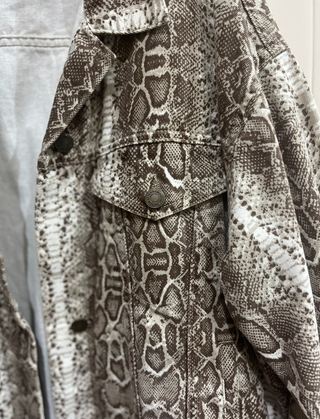 Chaqueta vaquera oversize animal print L