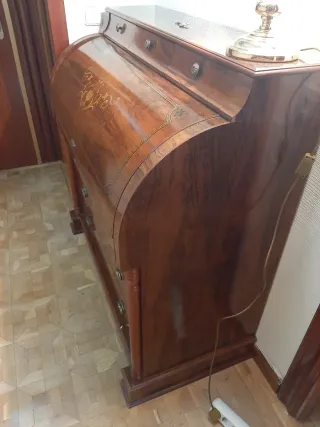 Escritorio bureau madera con detalles dorados