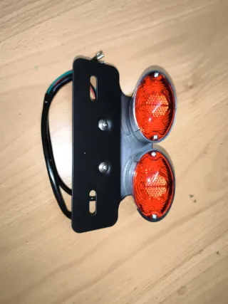 Luz trasera moto con soporte matrícula