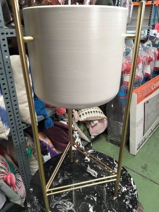 Jardinera con Pie de Metal Dorado