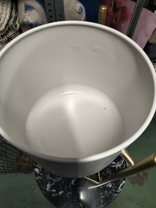 Jardinera con Pie de Metal Dorado