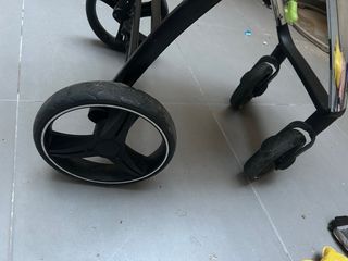 Carro de bebé rosa y cromado