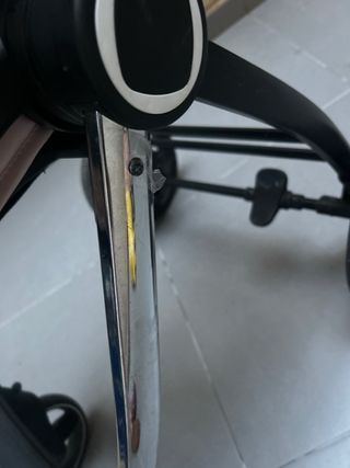 Carro de bebé rosa y cromado