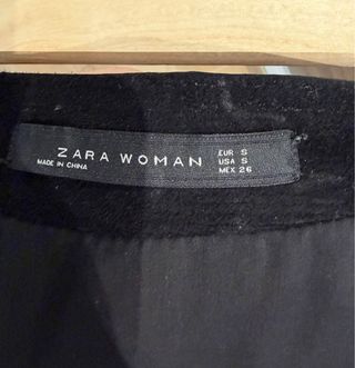 Falda Zara Ante Negra Bordada Corta