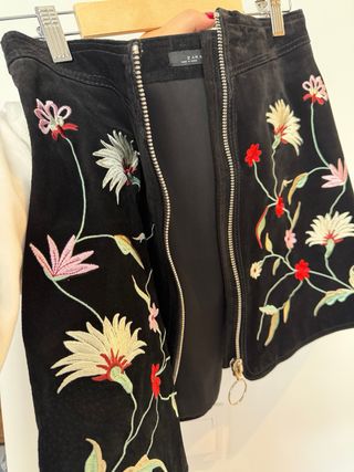 Falda Zara Ante Negra Bordada Corta
