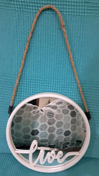 Espejo Decorativo Live & Laugh con cuerda