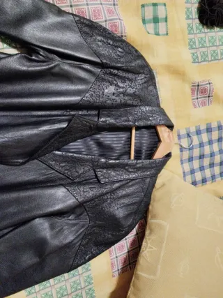 Chaqueta de cuero negra