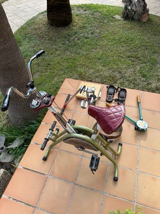 Conjunto Gimnasio Vintage Bicicleta y Accesorios