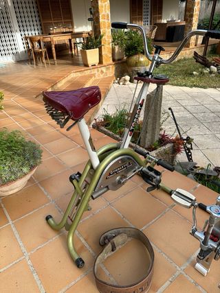 Conjunto Gimnasio Vintage Bicicleta y Accesorios